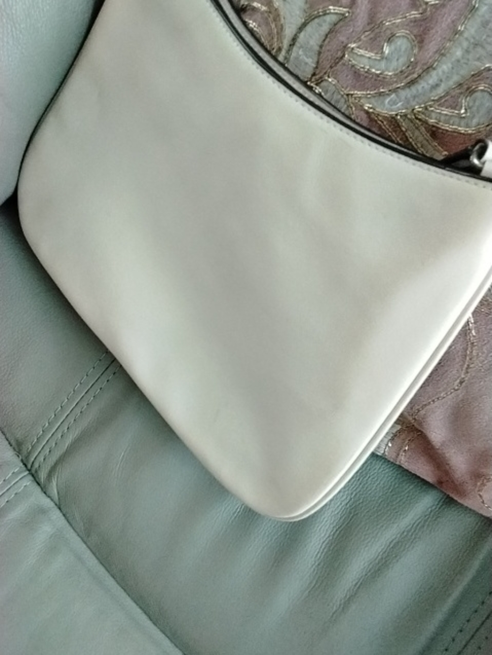 Coach Cream Leather Shoulder Bag with Black Piping - Picture 4 of 6